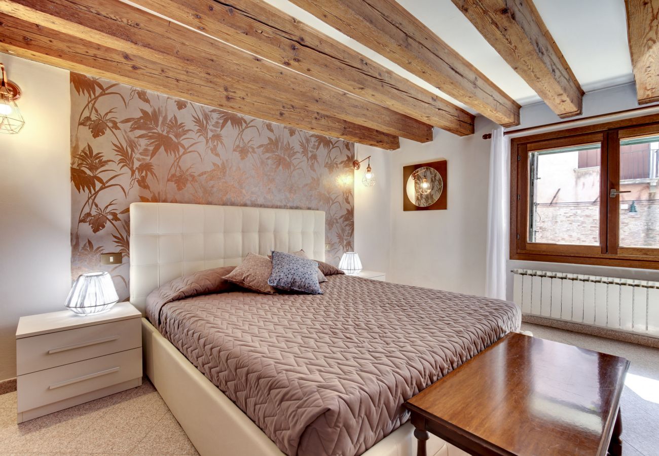 Apartment in Cannaregio - APARTMENT IN CAMPO SS GIOVANNI E PAOLO, WASHING MACHINE, WIFI, A / C