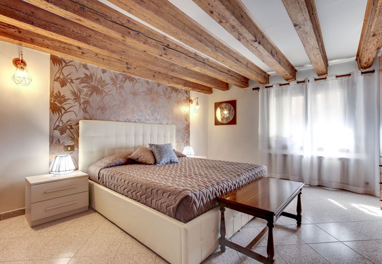Apartment in Cannaregio - APARTMENT IN CAMPO SS GIOVANNI E PAOLO, WASHING MACHINE, WIFI, A / C