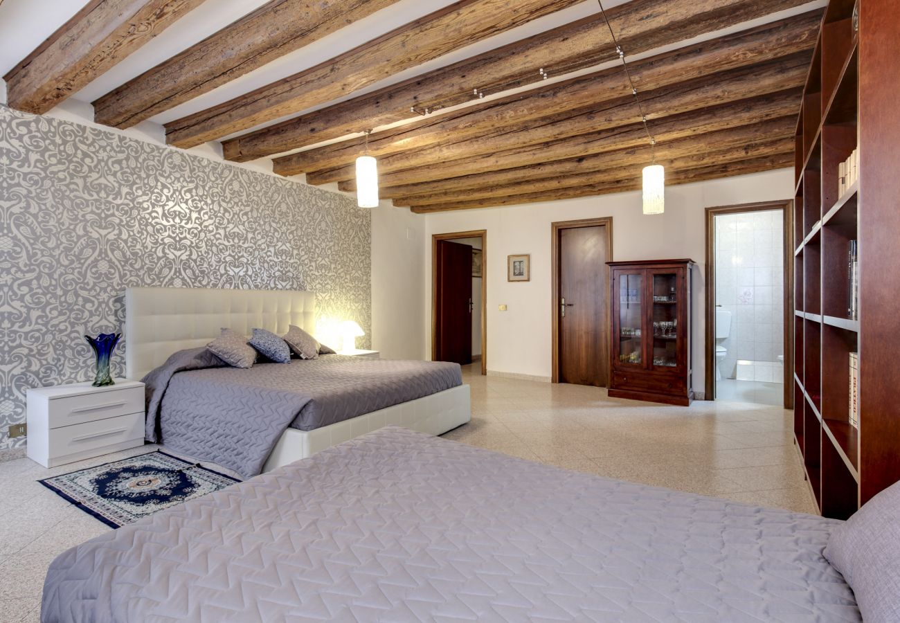 Apartment in Cannaregio - APARTMENT IN CAMPO SS GIOVANNI E PAOLO, WASHING MACHINE, WIFI, A / C