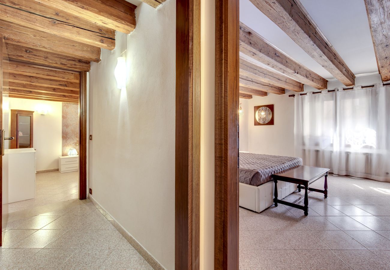 Apartment in Cannaregio - APARTMENT IN CAMPO SS GIOVANNI E PAOLO, WASHING MACHINE, WIFI, A / C