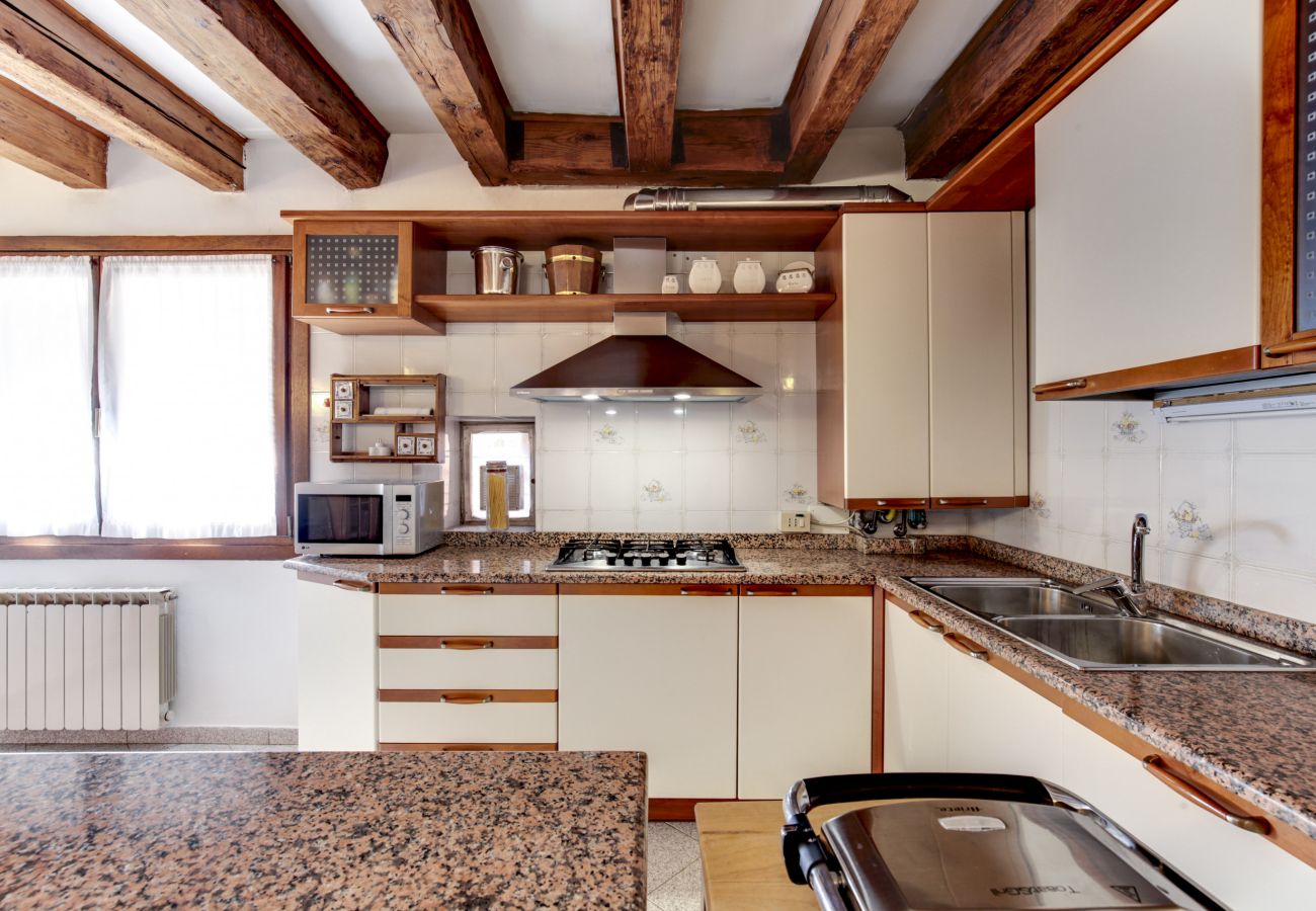 Apartment in Cannaregio - APARTMENT IN CAMPO SS GIOVANNI E PAOLO, WASHING MACHINE, WIFI, A / C