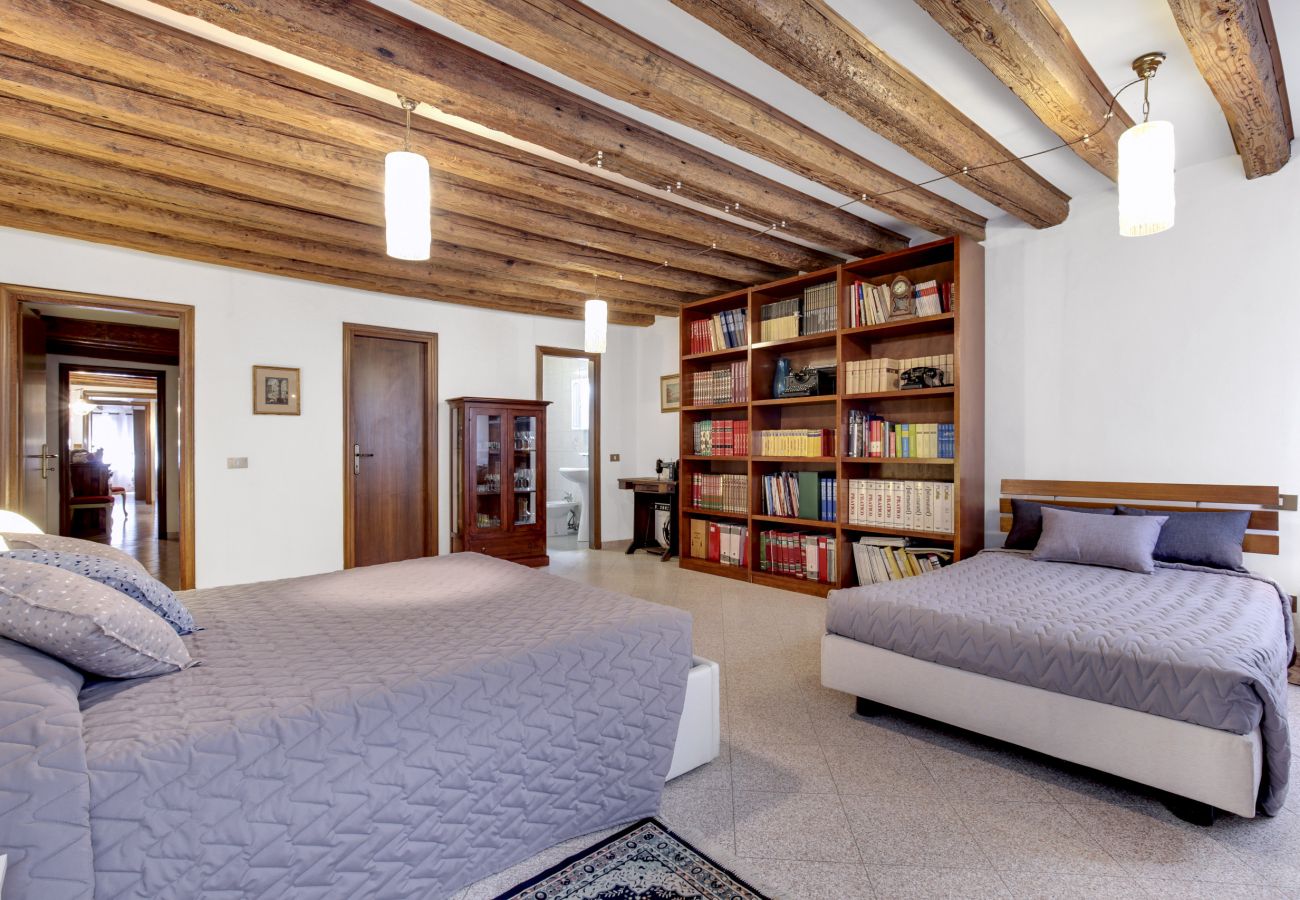 Apartment in Cannaregio - APARTMENT IN CAMPO SS GIOVANNI E PAOLO, WASHING MACHINE, WIFI, A / C