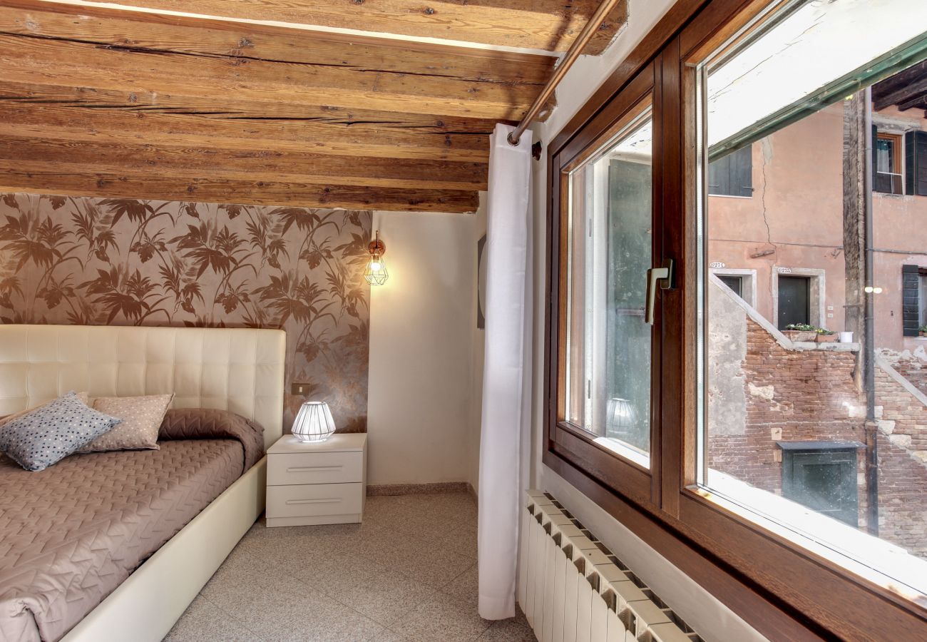 Apartment in Cannaregio - APARTMENT IN CAMPO SS GIOVANNI E PAOLO, WASHING MACHINE, WIFI, A / C