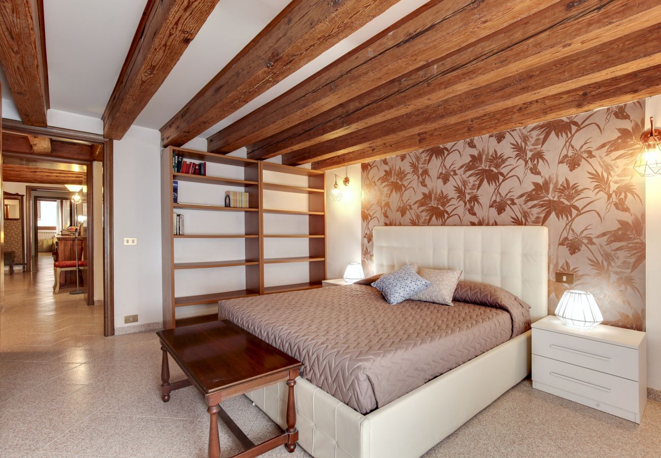 Apartment in Cannaregio - APARTMENT IN CAMPO SS GIOVANNI E PAOLO, WASHING MACHINE, WIFI, A / C