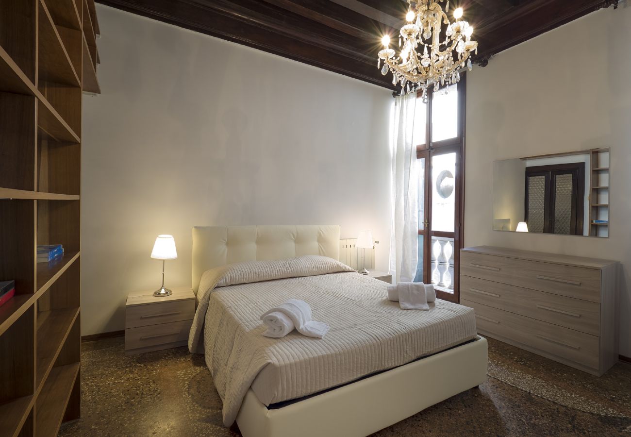 Apartment in Castello - IN THE HEART OF SAN MARCO - FOUR-BEDROOM APARTMENT WITH A/C, LUXURIOUS LIVING ROOM IN VENETIAN STYLE