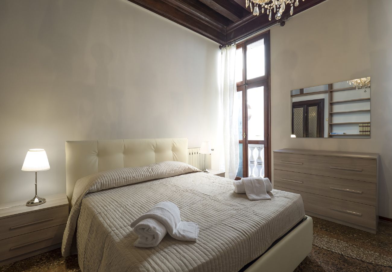 Apartment in Castello - IN THE HEART OF SAN MARCO - FOUR-BEDROOM APARTMENT WITH A/C, LUXURIOUS LIVING ROOM IN VENETIAN STYLE