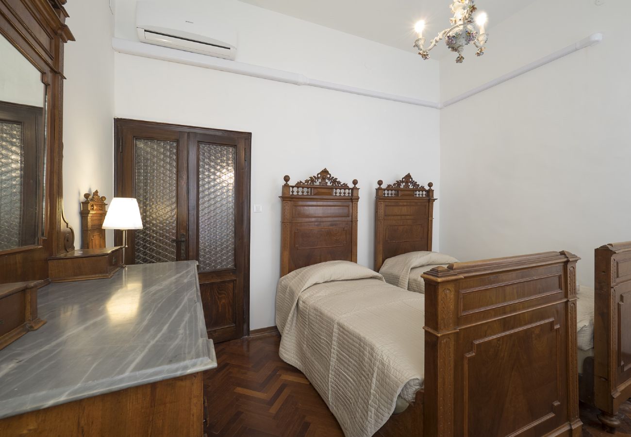 Apartment in Castello - IN THE HEART OF SAN MARCO - FOUR-BEDROOM APARTMENT WITH A/C, LUXURIOUS LIVING ROOM IN VENETIAN STYLE