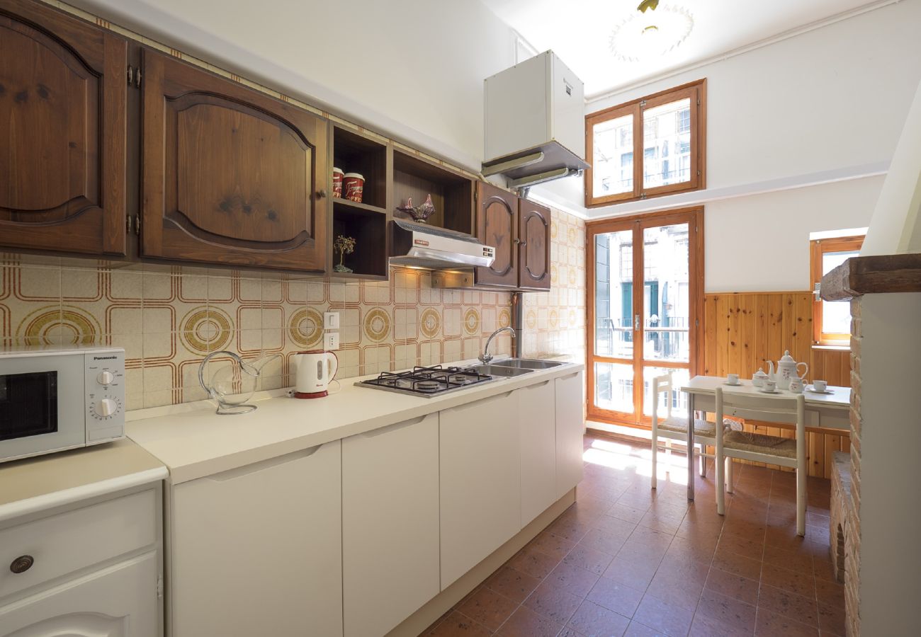 Apartment in Castello - IN THE HEART OF SAN MARCO - FOUR-BEDROOM APARTMENT WITH A/C, LUXURIOUS LIVING ROOM IN VENETIAN STYLE