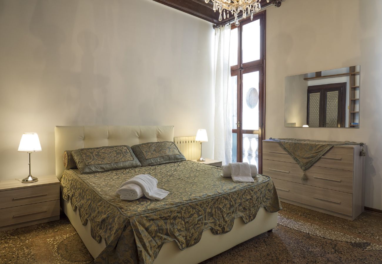 Apartment in Castello - IN THE HEART OF SAN MARCO - FOUR-BEDROOM APARTMENT WITH A/C, LUXURIOUS LIVING ROOM IN VENETIAN STYLE