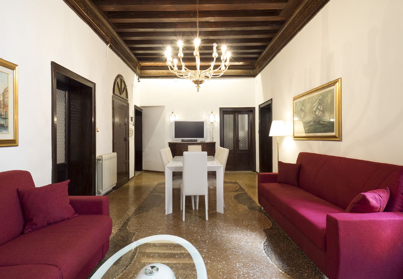 Apartment in Castello - IN THE HEART OF SAN MARCO - FOUR-BEDROOM APARTMENT WITH A/C, LUXURIOUS LIVING ROOM IN VENETIAN STYLE