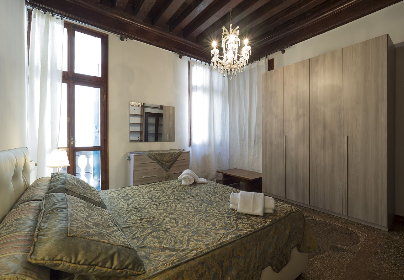 Apartment in Castello - IN THE HEART OF SAN MARCO - FOUR-BEDROOM APARTMENT WITH A/C, LUXURIOUS LIVING ROOM IN VENETIAN STYLE