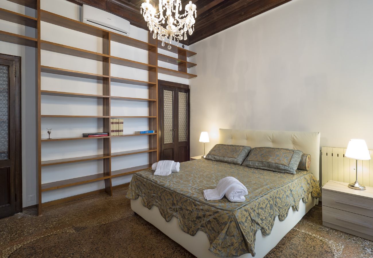 Apartment in Castello - IN THE HEART OF SAN MARCO - FOUR-BEDROOM APARTMENT WITH A/C, LUXURIOUS LIVING ROOM IN VENETIAN STYLE