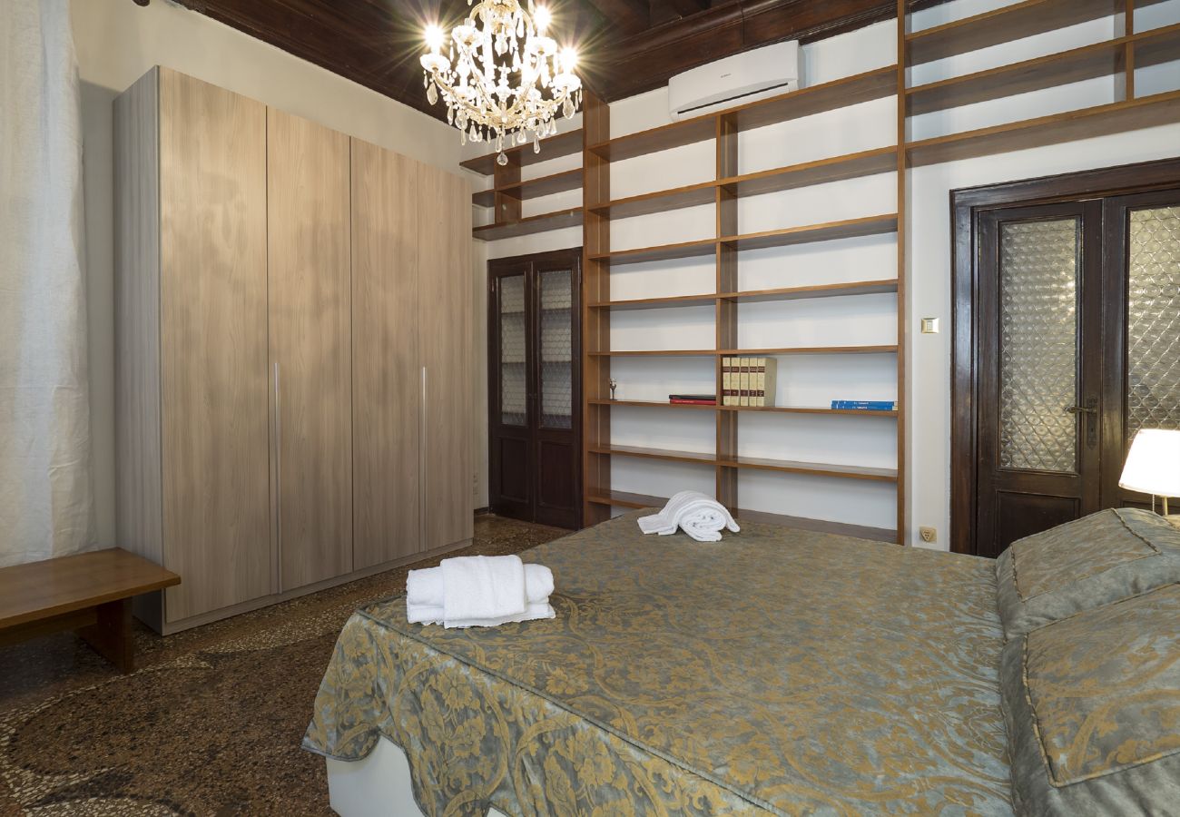 Apartment in Castello - IN THE HEART OF SAN MARCO - FOUR-BEDROOM APARTMENT WITH A/C, LUXURIOUS LIVING ROOM IN VENETIAN STYLE