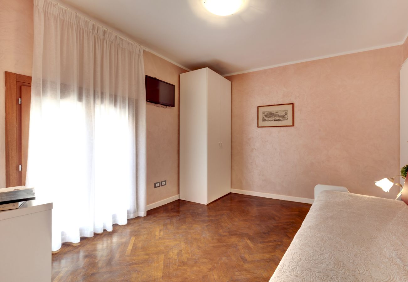 Apartment in Cannaregio - CANNAREGIO-APARTMENT WITH AIR CONDITIONING IN THE ROOMS, WASHING MACHINE AND WIFI
