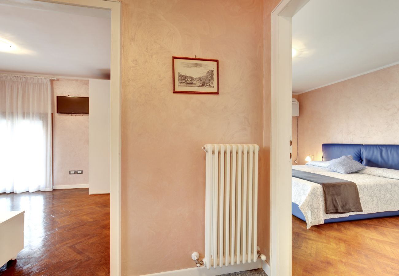 Apartment in Cannaregio - CANNAREGIO-APARTMENT WITH AIR CONDITIONING IN THE ROOMS, WASHING MACHINE AND WIFI
