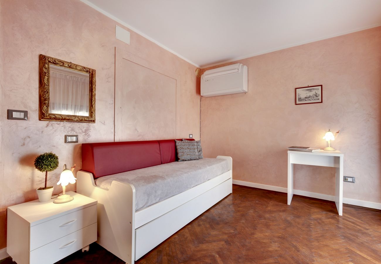 Apartment in Cannaregio - CANNAREGIO-APARTMENT WITH AIR CONDITIONING IN THE ROOMS, WASHING MACHINE AND WIFI