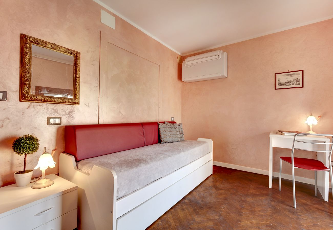 Apartment in Cannaregio - CANNAREGIO-APARTMENT WITH AIR CONDITIONING IN THE ROOMS, WASHING MACHINE AND WIFI