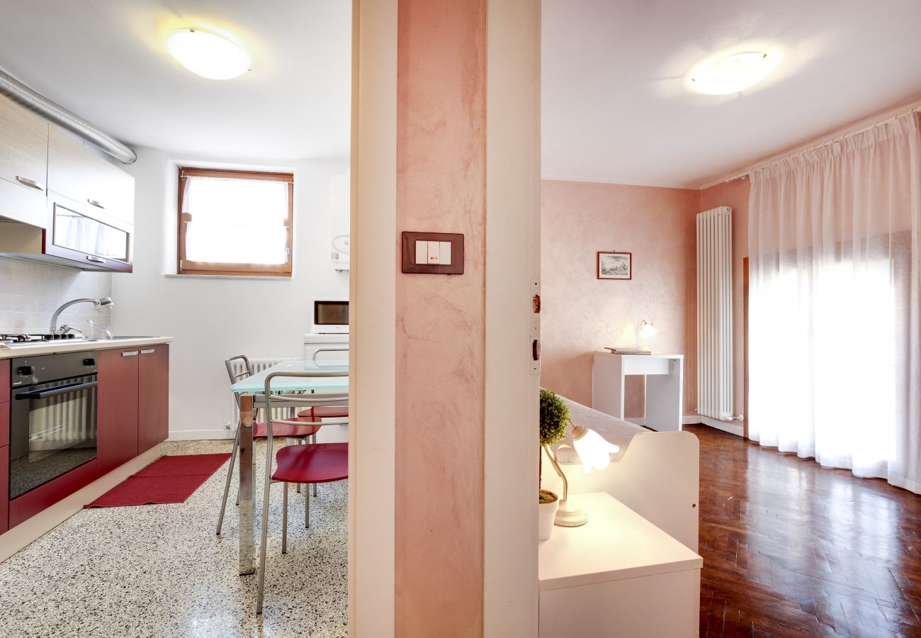 Apartment in Cannaregio - CANNAREGIO-APARTMENT WITH AIR CONDITIONING IN THE ROOMS, WASHING MACHINE AND WIFI