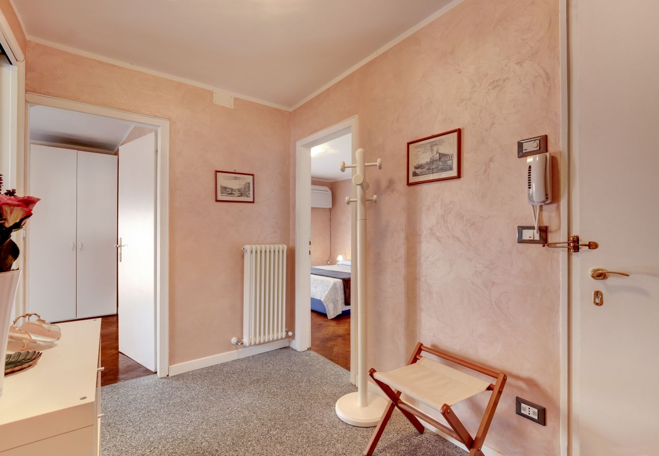 Apartment in Cannaregio - CANNAREGIO-APARTMENT WITH AIR CONDITIONING IN THE ROOMS, WASHING MACHINE AND WIFI