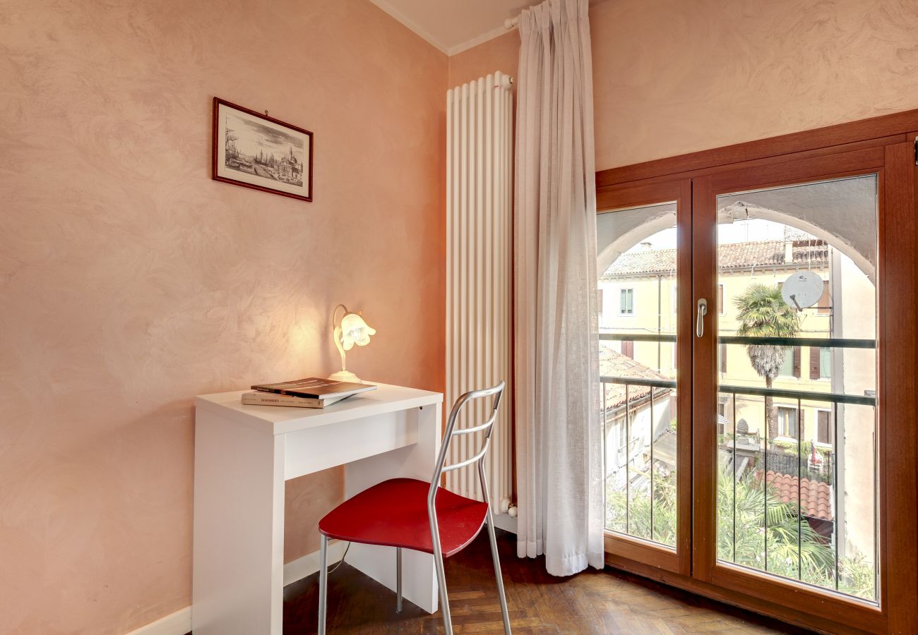 Apartment in Cannaregio - CANNAREGIO-APARTMENT WITH AIR CONDITIONING IN THE ROOMS, WASHING MACHINE AND WIFI