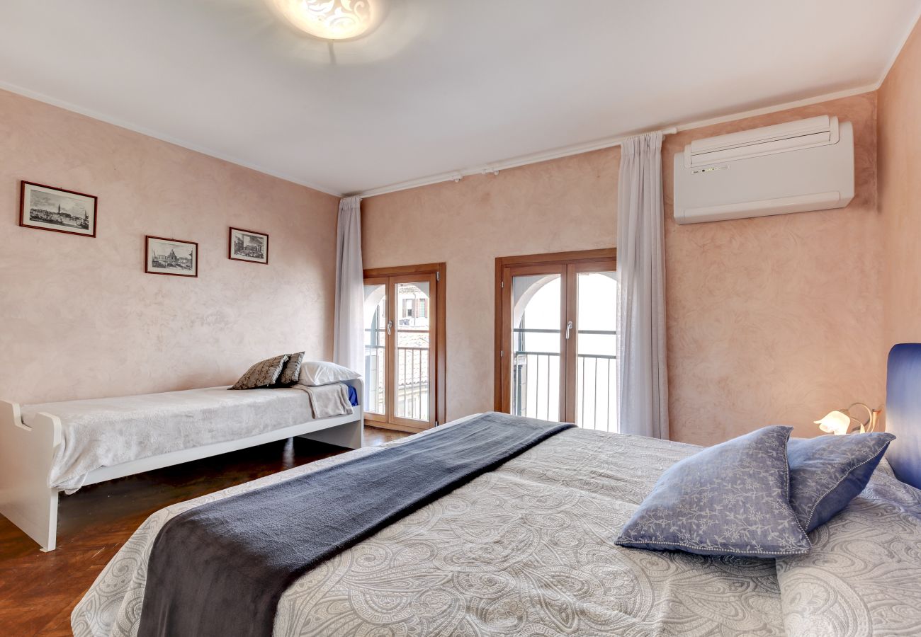Apartment in Cannaregio - CANNAREGIO-APARTMENT WITH AIR CONDITIONING IN THE ROOMS, WASHING MACHINE AND WIFI