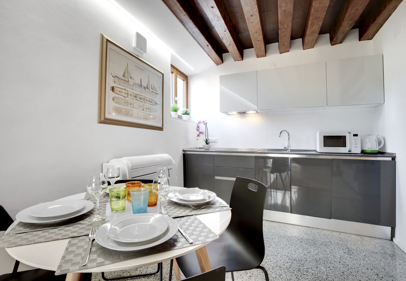 Apartment in Cannaregio - BEAUTIFUL APARTMENT GUGLIE AREA - WASHING MACHINE, AIR CONDITIONING, WIFI