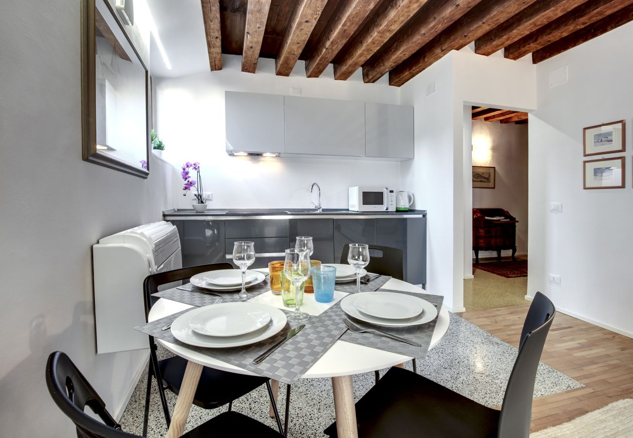 Apartment in Cannaregio - BEAUTIFUL APARTMENT GUGLIE AREA - WASHING MACHINE, AIR CONDITIONING, WIFI