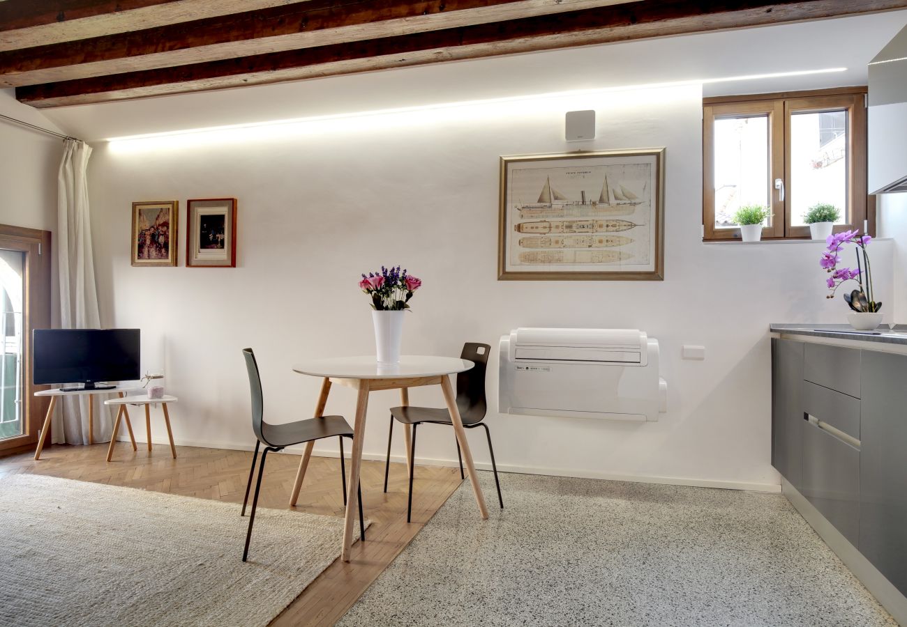Apartment in Cannaregio - BEAUTIFUL APARTMENT GUGLIE AREA - WASHING MACHINE, AIR CONDITIONING, WIFI