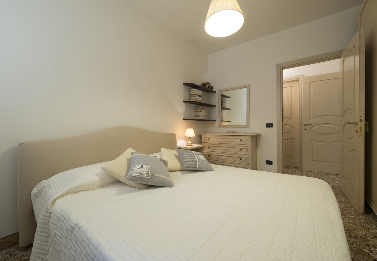 Apartment in Castello - CASTELLO/BIENNALE, APARTMENT ON THE GROUND FLOOR WITH VIEW OVER THE CANAL