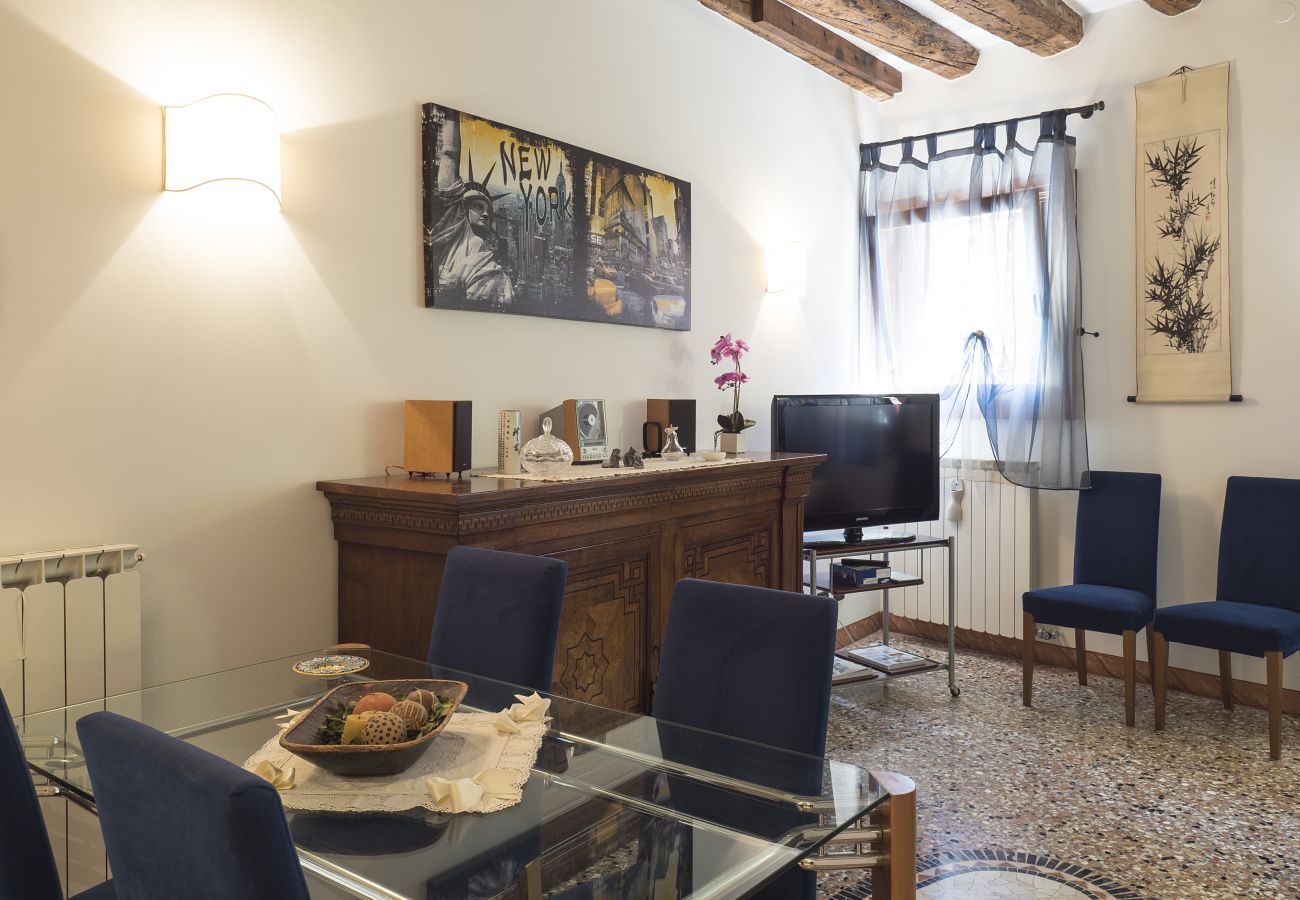 Apartment in Castello - CASTELLO/BIENNALE, APARTMENT ON THE GROUND FLOOR WITH VIEW OVER THE CANAL