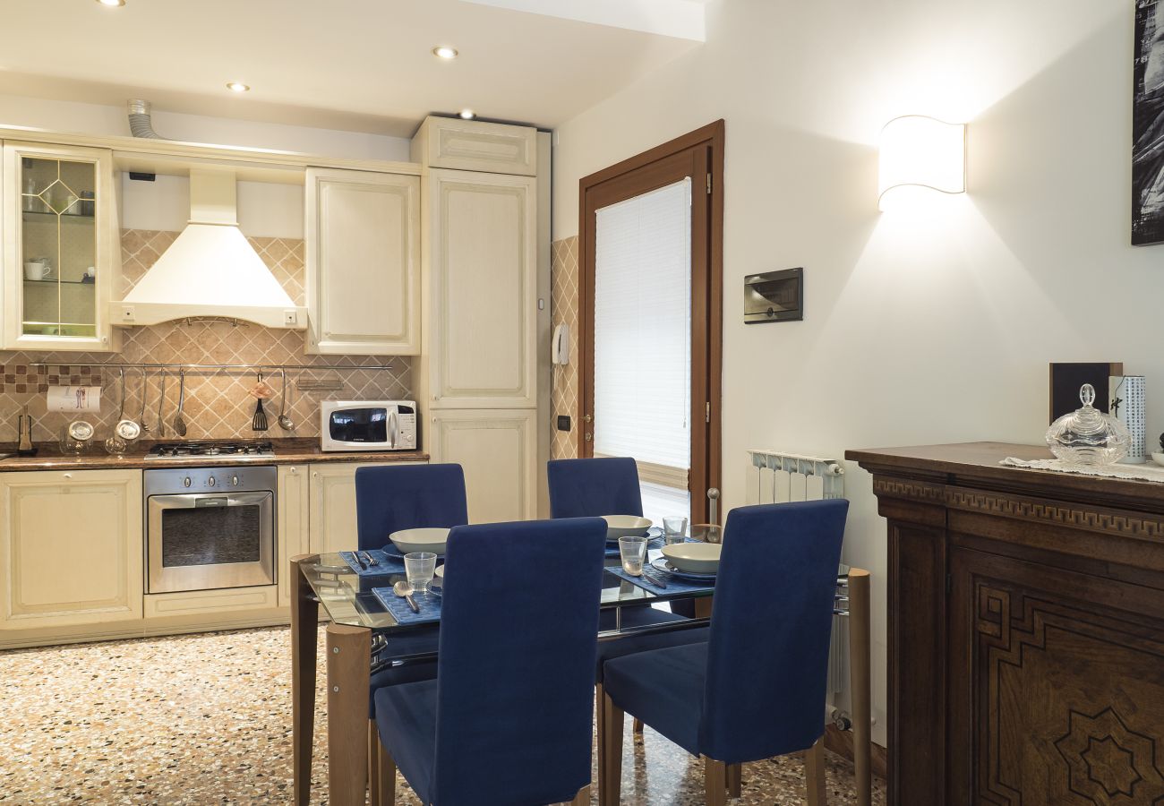 Apartment in Castello - CASTELLO/BIENNALE, APARTMENT ON THE GROUND FLOOR WITH VIEW OVER THE CANAL