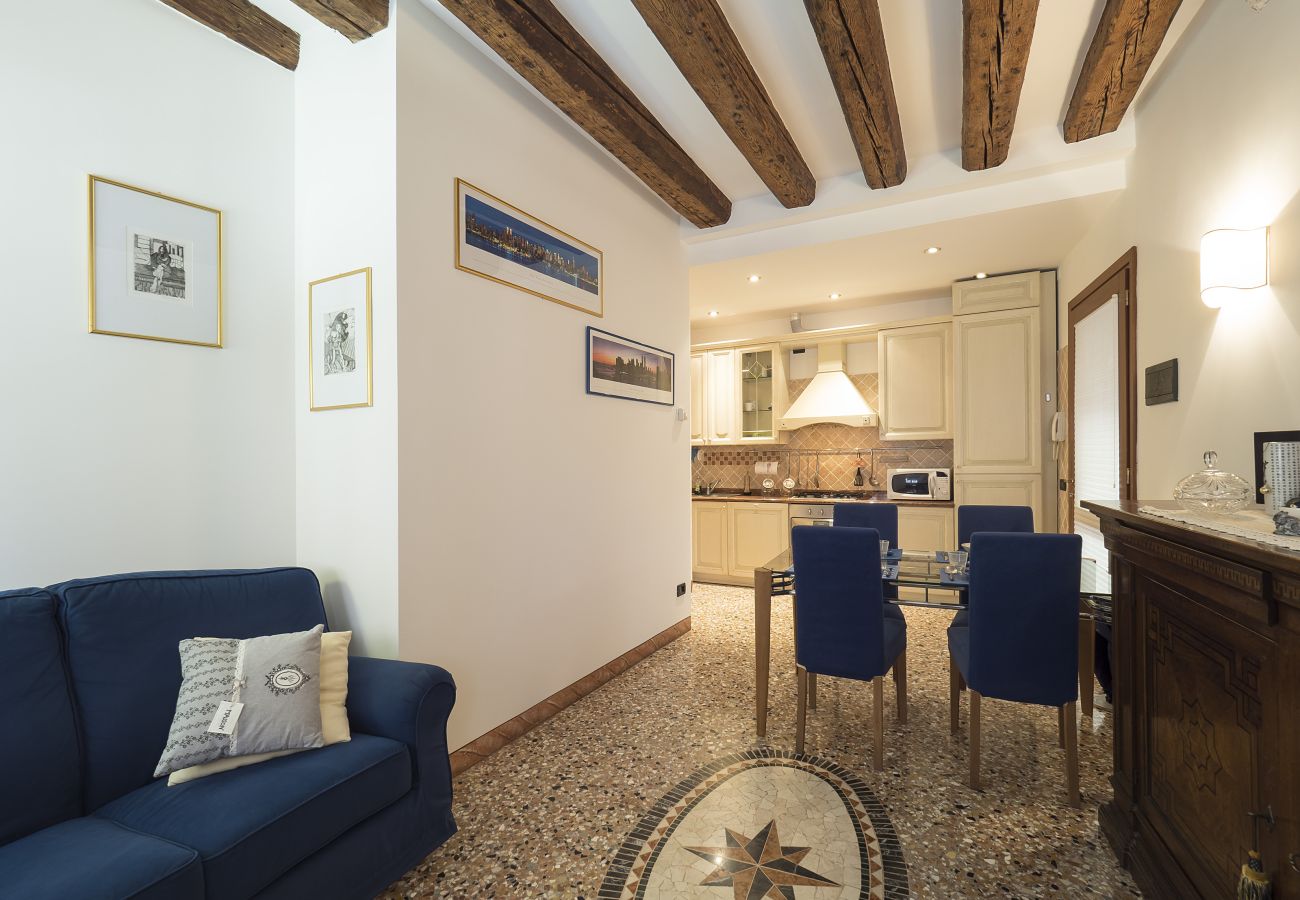 Apartment in Castello - CASTELLO/BIENNALE, APARTMENT ON THE GROUND FLOOR WITH VIEW OVER THE CANAL