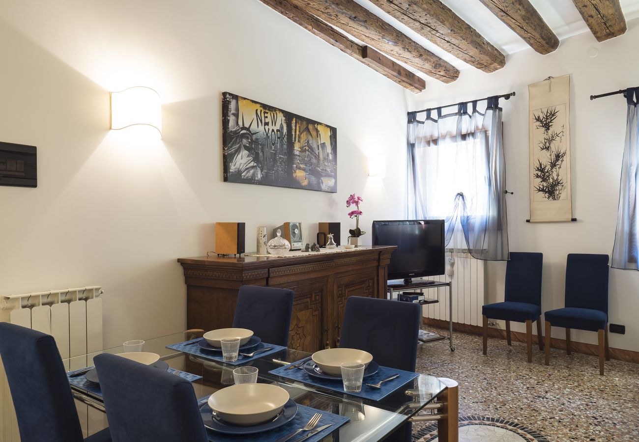Apartment in Castello - CASTELLO/BIENNALE, APARTMENT ON THE GROUND FLOOR WITH VIEW OVER THE CANAL