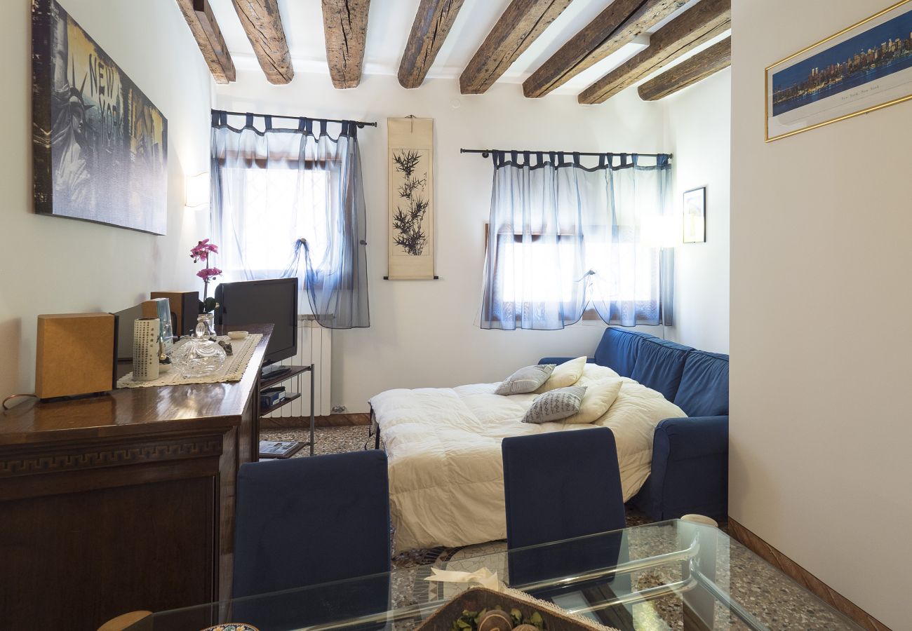 Apartment in Castello - CASTELLO/BIENNALE, APARTMENT ON THE GROUND FLOOR WITH VIEW OVER THE CANAL