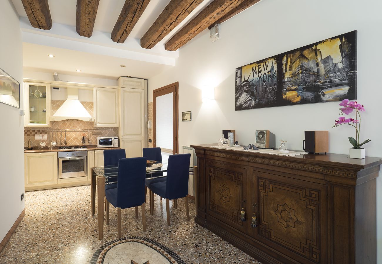 Apartment in Castello - CASTELLO/BIENNALE, APARTMENT ON THE GROUND FLOOR WITH VIEW OVER THE CANAL