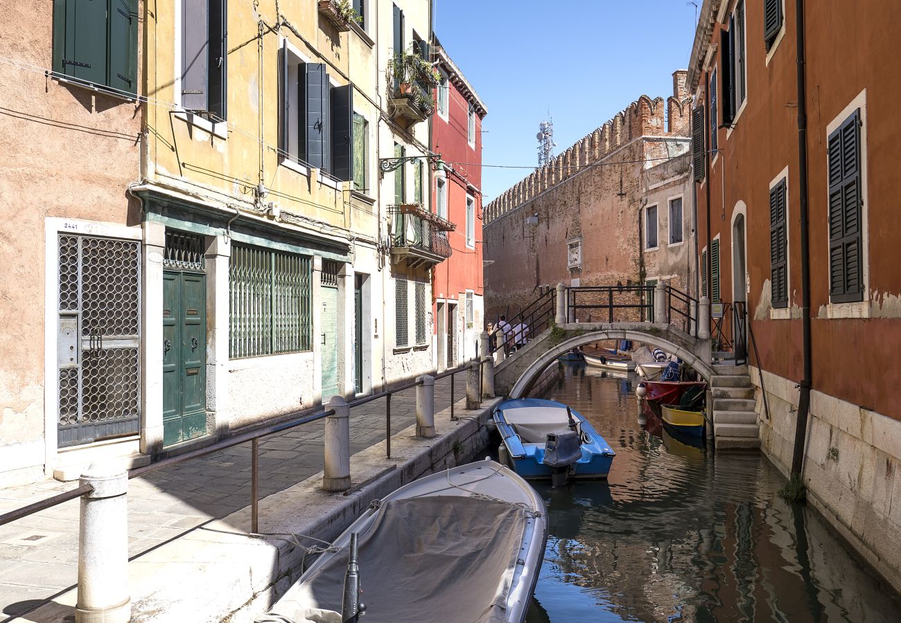 Apartment in Castello - CASTELLO/BIENNALE, APARTMENT ON THE GROUND FLOOR WITH VIEW OVER THE CANAL