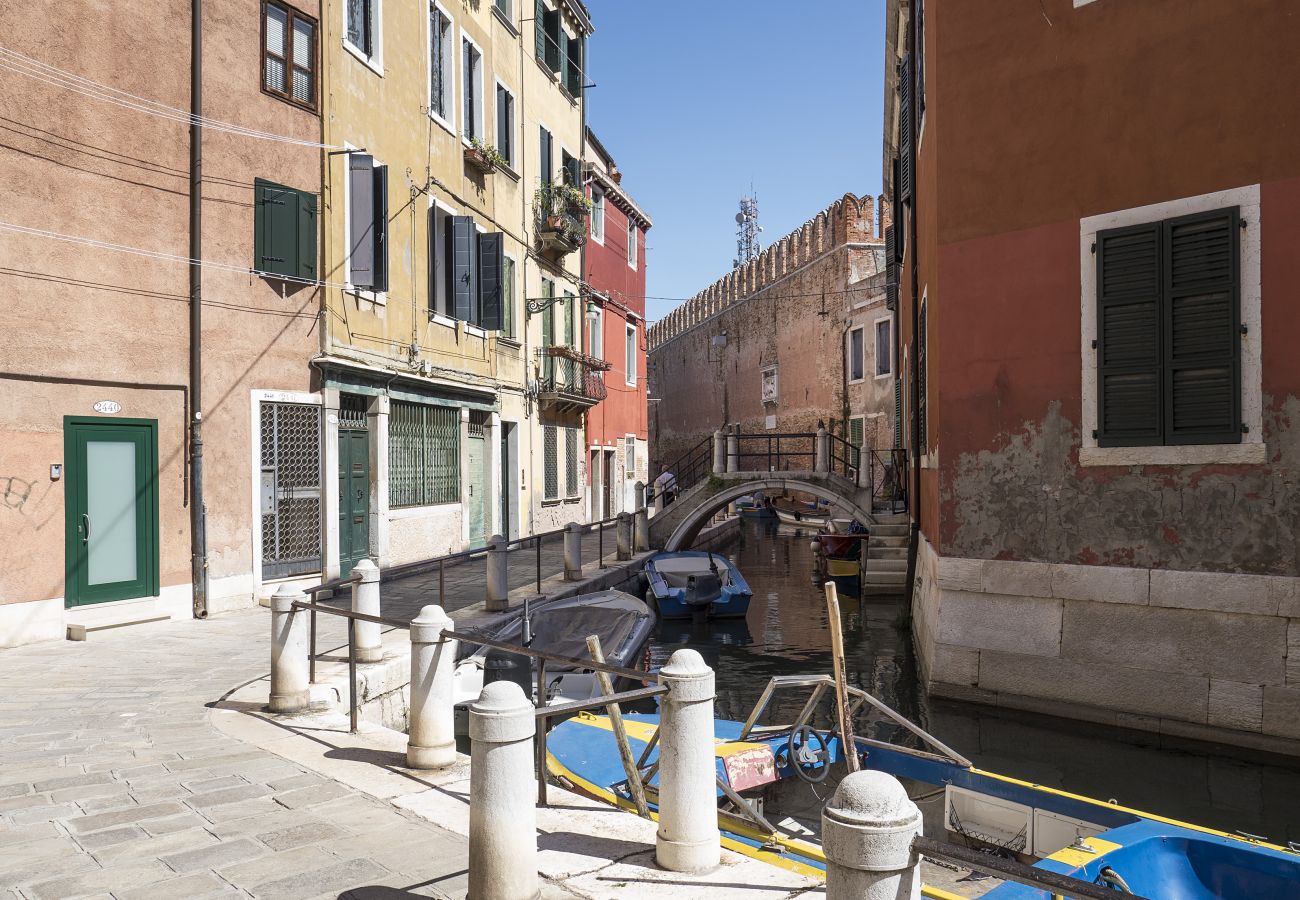 Apartment in Castello - CASTELLO/BIENNALE, APARTMENT ON THE GROUND FLOOR WITH VIEW OVER THE CANAL