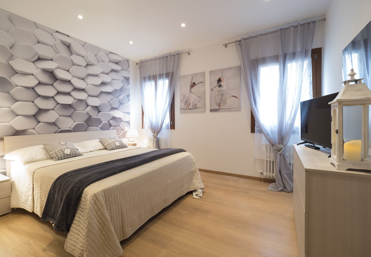Apartamento en Cannaregio - CONFORT Y RELAX CERCA DE RIALTO, LAVADORA, WIFI, A / C
