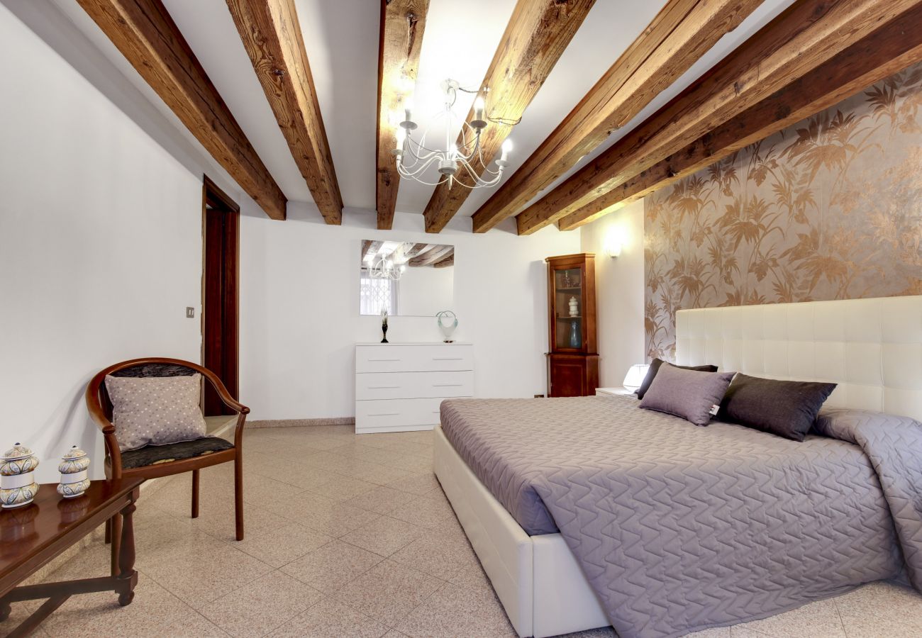 Appartement à Cannaregio - APPARTEMENT EN CAMPO SS GIOVANNI E PAOLO, MACHINE À LAVER, WIFI, A / C