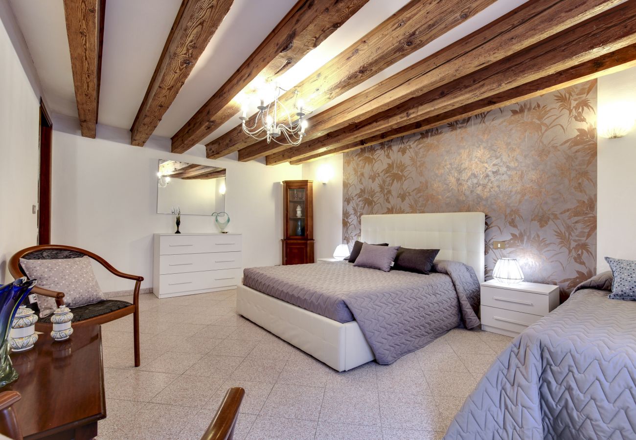 Appartement à Cannaregio - APPARTEMENT EN CAMPO SS GIOVANNI E PAOLO, MACHINE À LAVER, WIFI, A / C