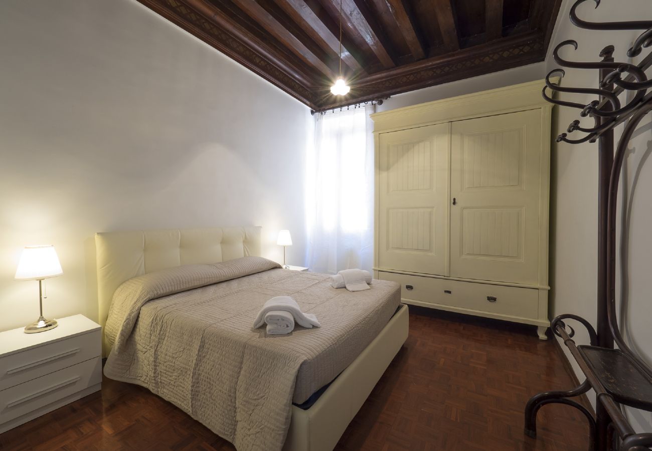 Appartement à Castello - AU COEUR DE SAN MARCO - APPARTEMENT 4 CHAMBRES AVEC A/C, SALON DE LUXE EN STYLE VÉNITIEN