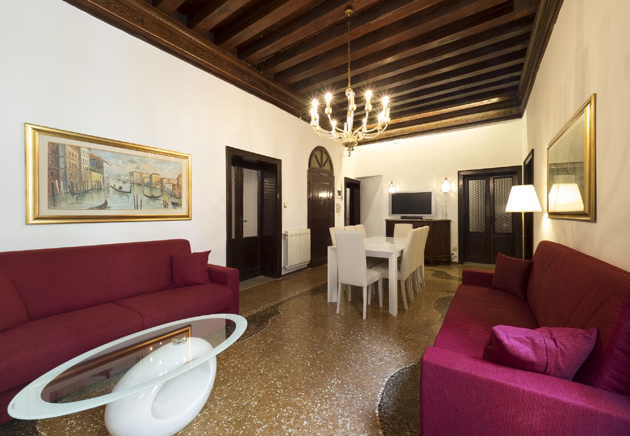 Appartement à Castello - AU COEUR DE SAN MARCO - APPARTEMENT 4 CHAMBRES AVEC A/C, SALON DE LUXE EN STYLE VÉNITIEN
