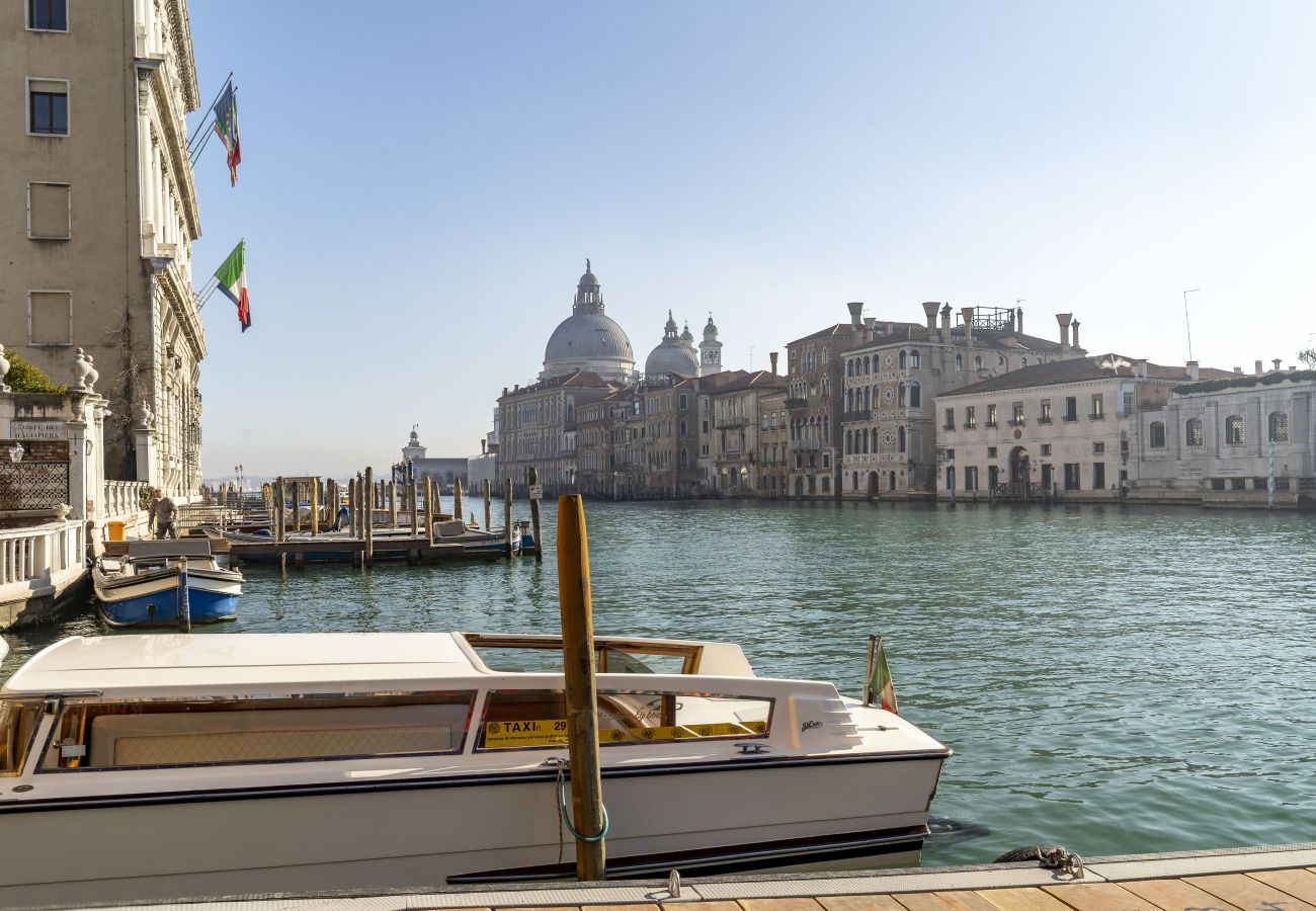 Appartement à San Marco - SAN MARCO-CAMPO SAN MAURIZIO, APPARTEMENT AVEC VUE SUR LE CANAL